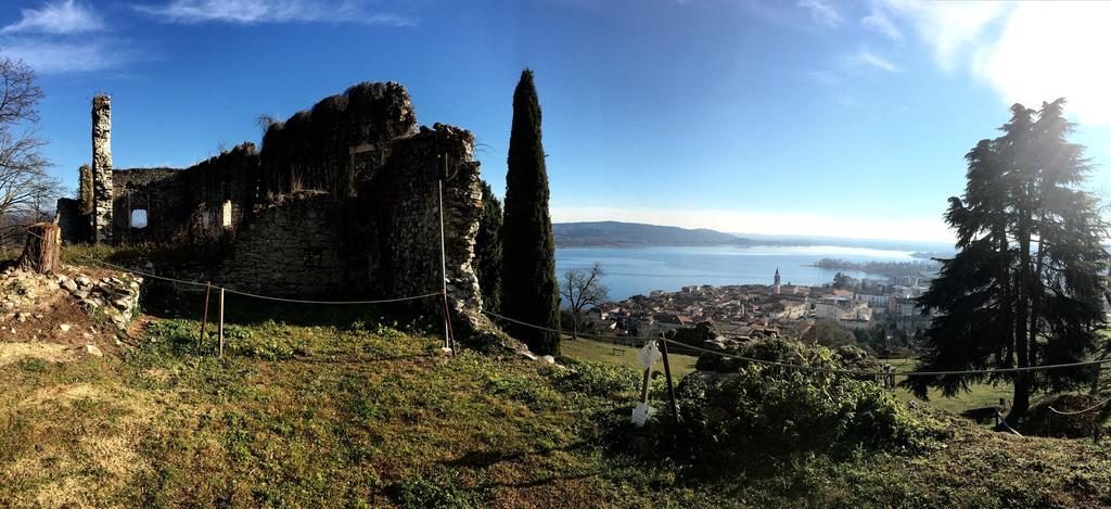 La Casa Nel Parco Villa Arona Buitenkant foto